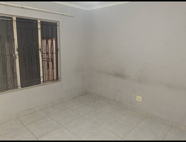 3 BEDROOM FREEHOLD TO LET IN CLAYVILLE